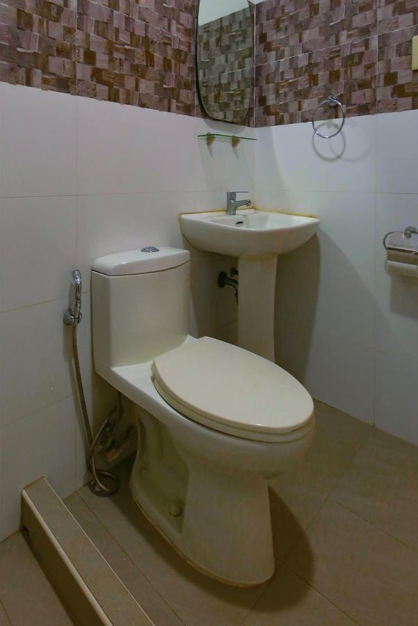 Oyo 783 Freemont Place Paranaque City Exterior photo