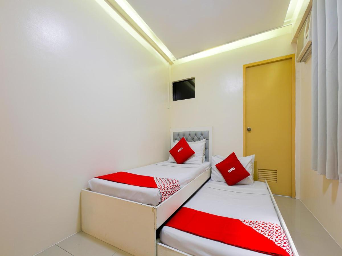 Oyo 783 Freemont Place Paranaque City Exterior photo