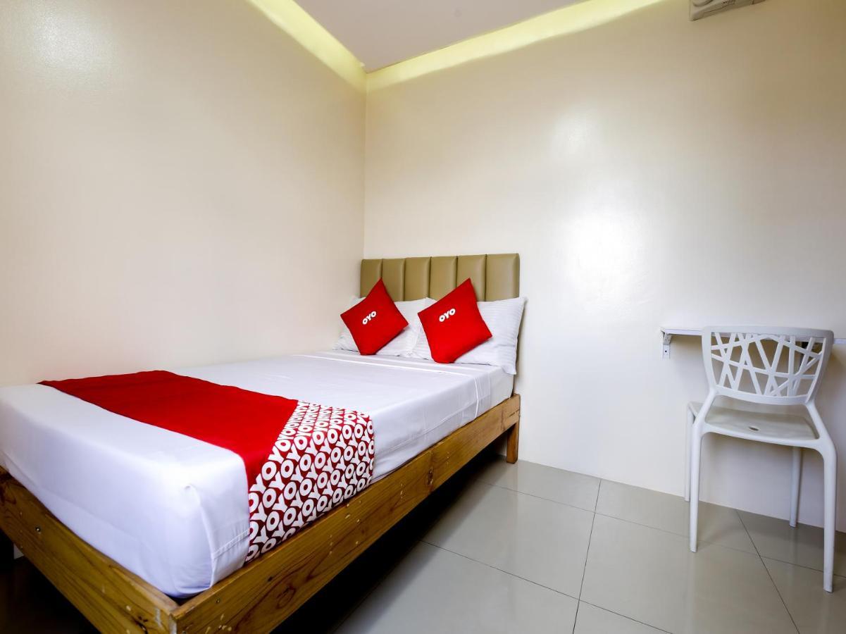 Oyo 783 Freemont Place Paranaque City Exterior photo