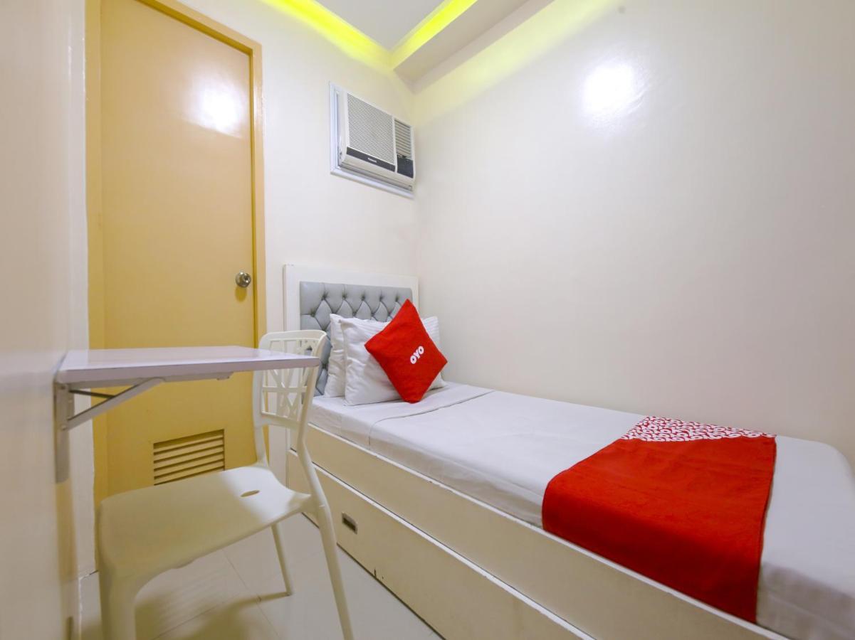 Oyo 783 Freemont Place Paranaque City Exterior photo